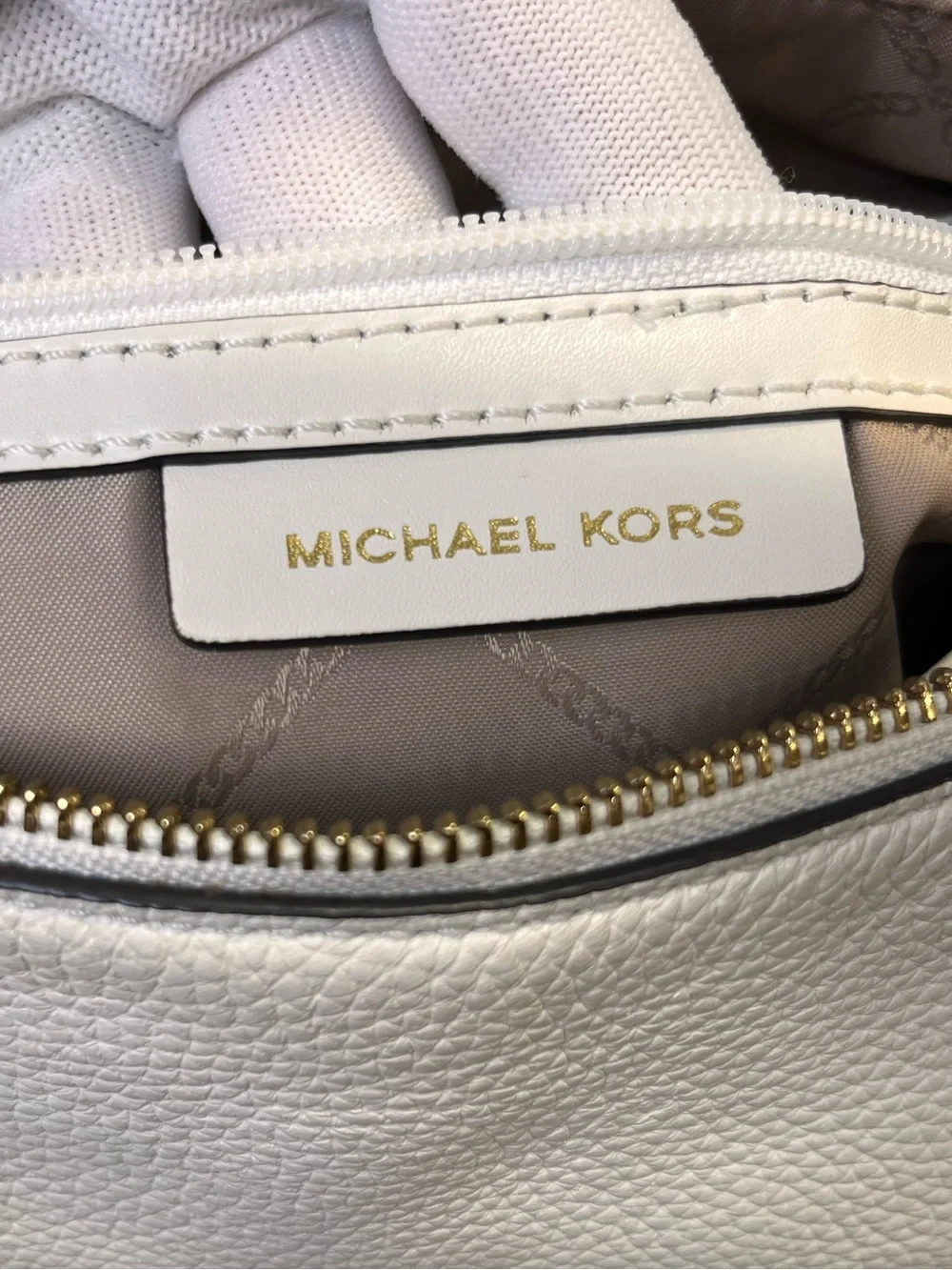 Michael Kors White Pebbled Leather Hobo Shoulder Bag Gold Logo Charm